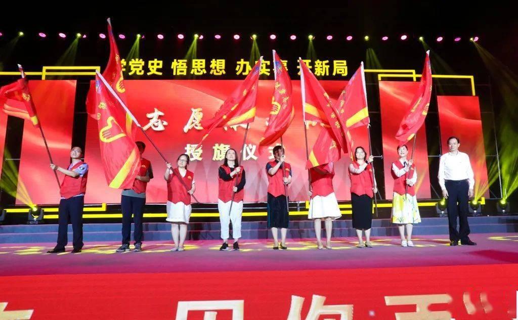 在学校受人欺负，想让那些人不再出现在学校里，应该怎么办？除了打架这种方式，因为老师不会管这些。游戏画面
